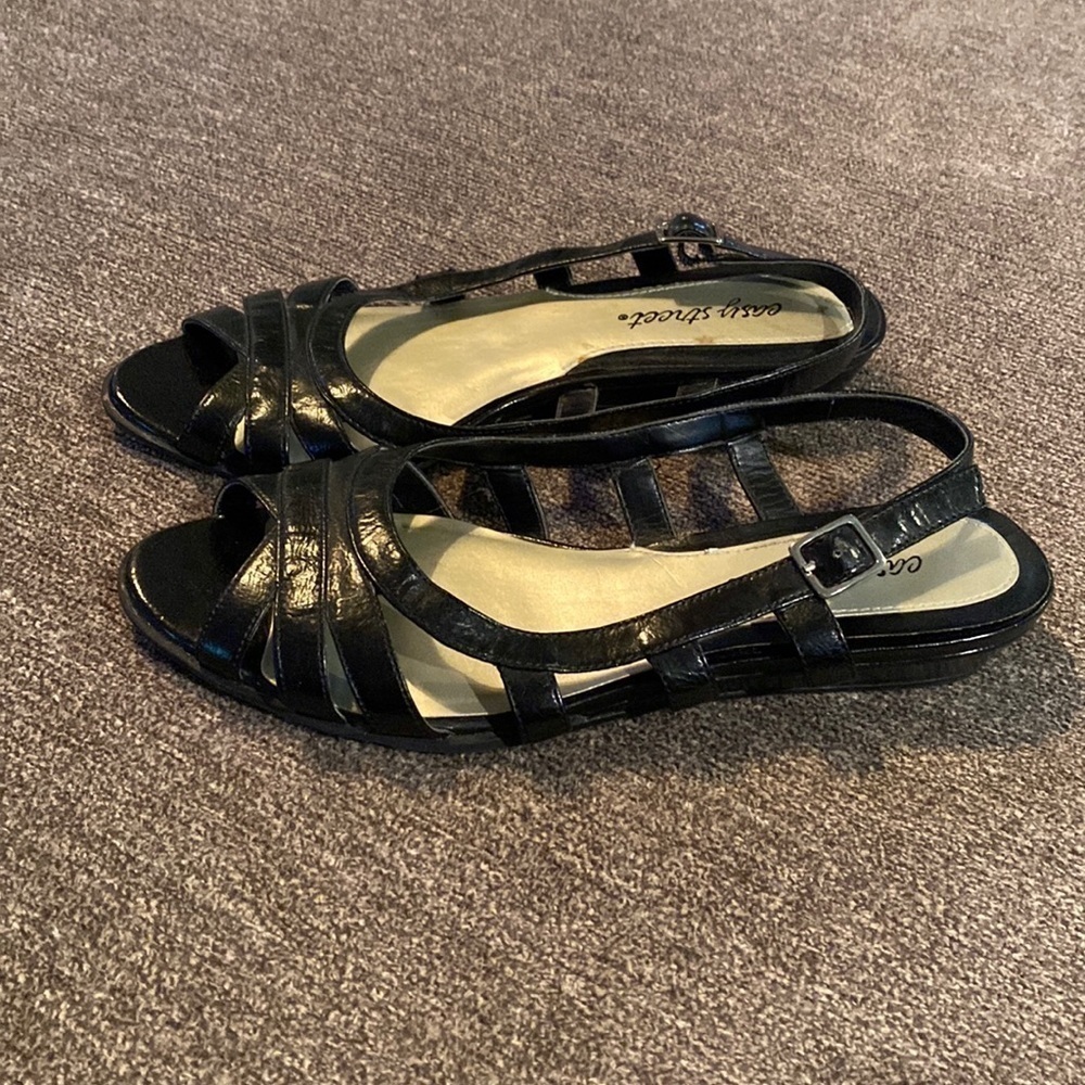 Easy Street womens sandals; size 8 medium